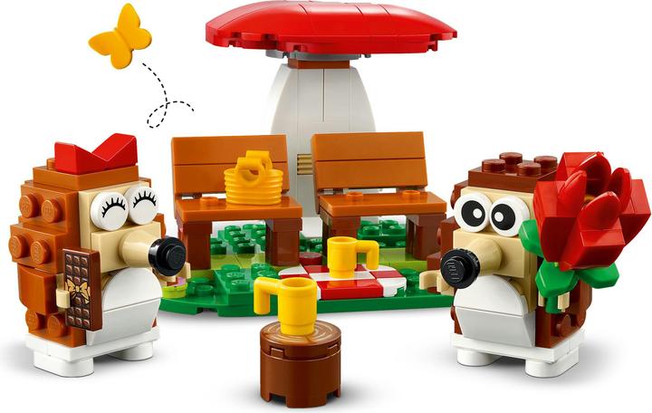 Actual product image LEGO Hedgehogs and their picnic date (40711, LEGO Seasonal Sets)