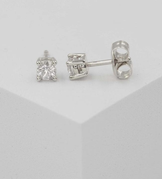 Actual product image Muau Stud earrings 4-handle setting (White gold 750)