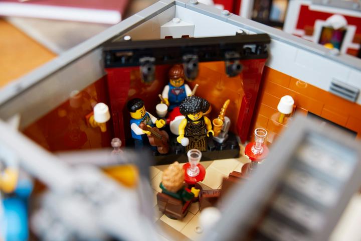 Actual product image LEGO Icons - Jazz Club (10312, LEGO Rare Sets)
