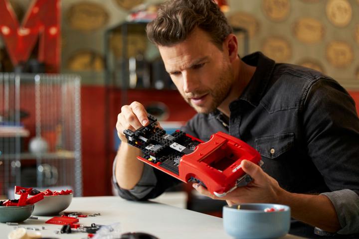 Actual product image LEGO Icons Corvette (10321, LEGO Icons)