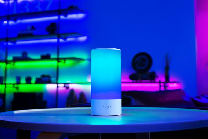 Produktbild Razer Aether Smart Lamp Pro - LED-Leuchte mit Mehrzonen-Beleuchtung (500 lm)