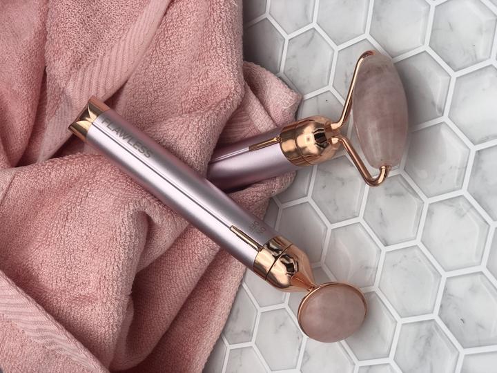 Immagine prodotto Flawless Rullo facciale di contorno con quarzo rosa bianco