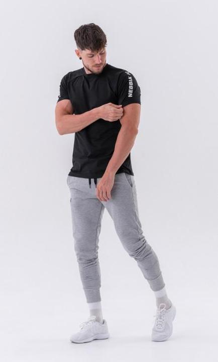 Actual product image Nebbia Sporty Fit T-shirt "Essentials" 326 black (M)
