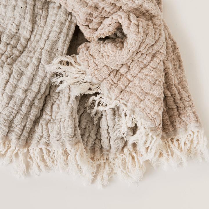 Image du produit Garbo & Friends Mellow Couverture en lin Tawny (110 x 110 cm)