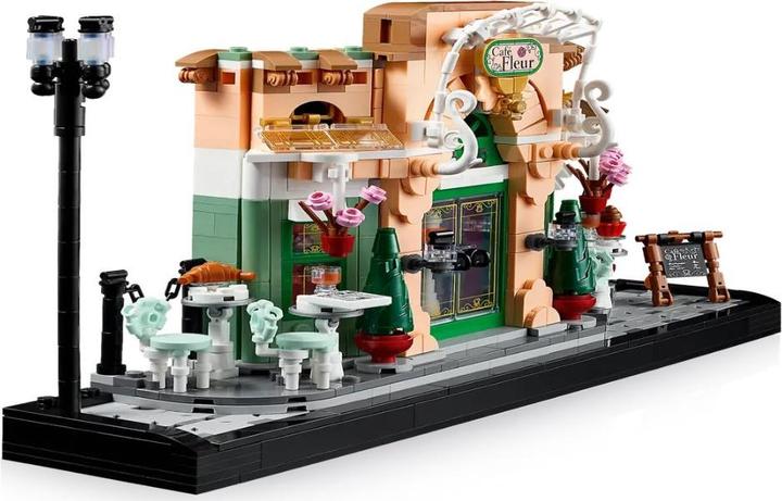 Actual product image LEGO French Café (10362, LEGO Icons)