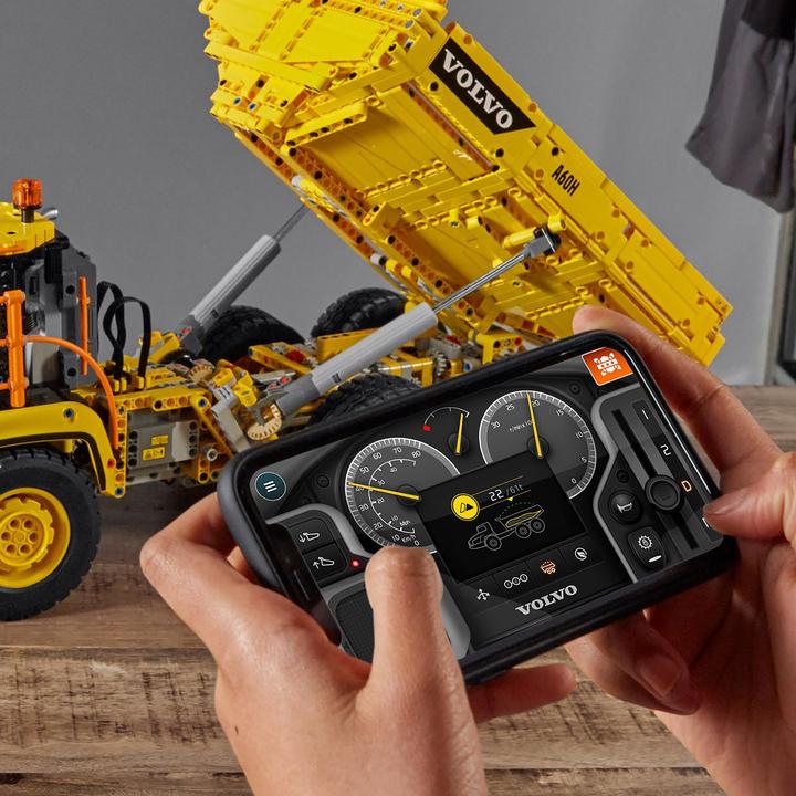 Actual product image LEGO Volvo articulated dumper (6x6) (42114, LEGO Technic)
