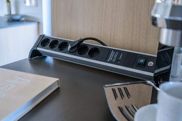 Actual product image Brennenstuhl ALU-Office-Line 4gang, USB 3.1A *DE* 60kA/o.Filter - 1,8m H05VV-F3G1,5 (4 x, CEE7, 1.80 m)