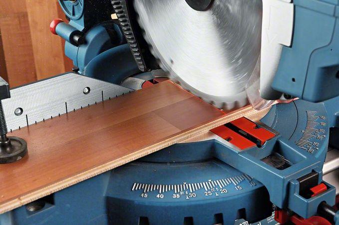 Produktbild Bosch Professional Kombinationssäge GTM 12 JL mit Arbeitstisch GTA 2600 im Karton