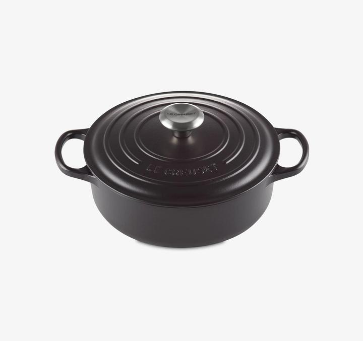Produktbild Le Creuset Gourmet-Bräter Signature 24 cm Schwarz (24 cm, Bräter + Schmortopf, Gusseisen)