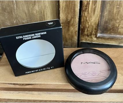 Image du produit MAC Cosmetics Surligneur Extra Dimension (Dimension supplémentaire)