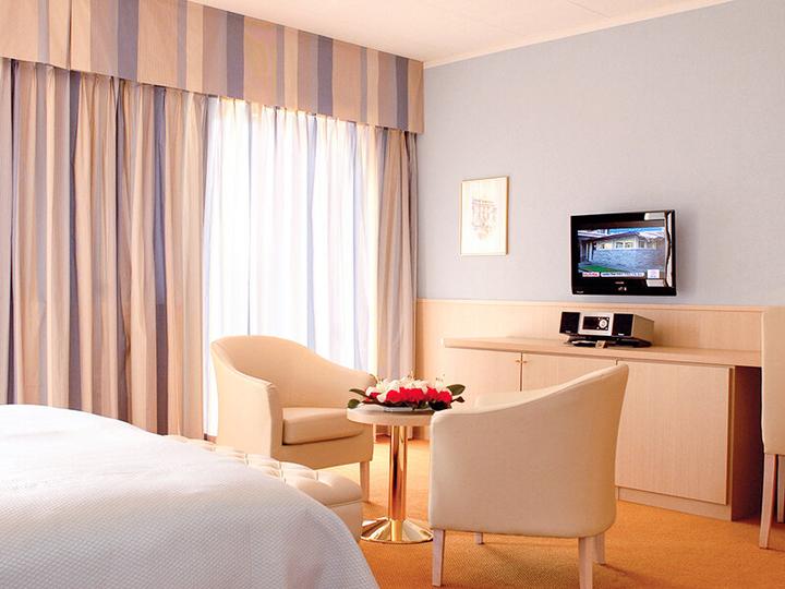 Immagine prodotto Smartbox 2 giorni di evasione in un albergo 4* ad Ascona con souvenir (2 pers.)
