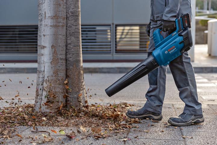 Produktbild Bosch Hausgeräte Akku Sauggebläse GBL 18V-800 06008D2200 (Akkubetrieb, Laubsauger)