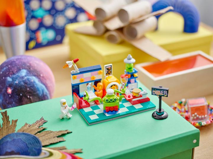 Immagine prodotto LEGO Alien Diner Edizione limitata (40687)