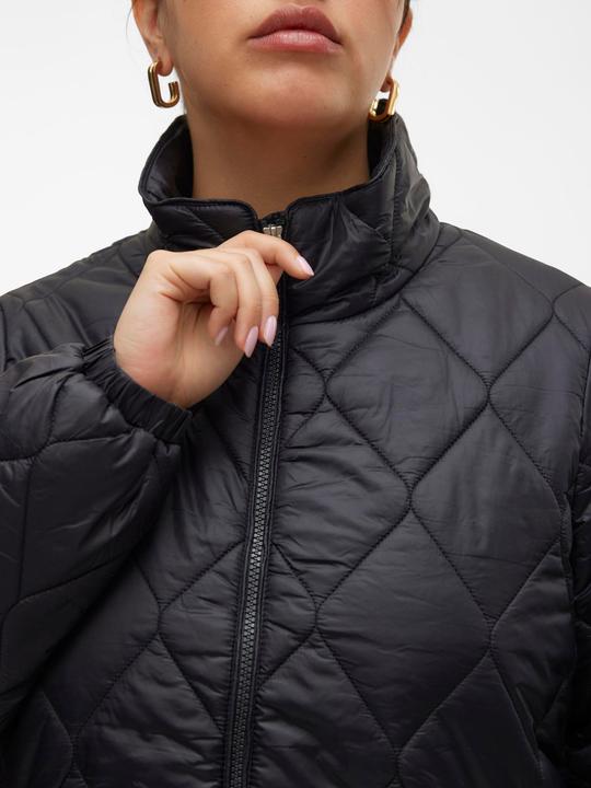 Image du produit Vero Moda Haut fermé Curve élastique poignets veste matelassée (48)