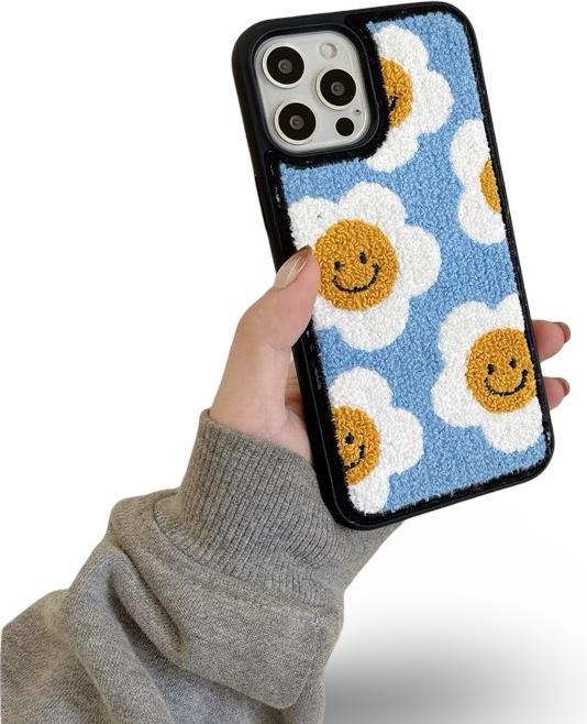 Immagine prodotto RPD iPhone 15 Pro Max - Flower Smiles Knit Case - Blau mit Stickerei (Apple iPhone 15 Pro Max)