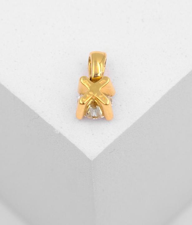 Immagine prodotto Muau Rimorchio (Giallo oro, Oro bianco, Qui si può trovare l'oro rosso o semplicemente l'argento. Poco appariscente eppure un vero e proprio richiamo per gli occhi, uno dei nostri gioielli preferiti della gioielleria online il ciondolo a 4 manici con diamante 0,40ct. Oro giallo 750 nel colore oro giallo. Gioielli)