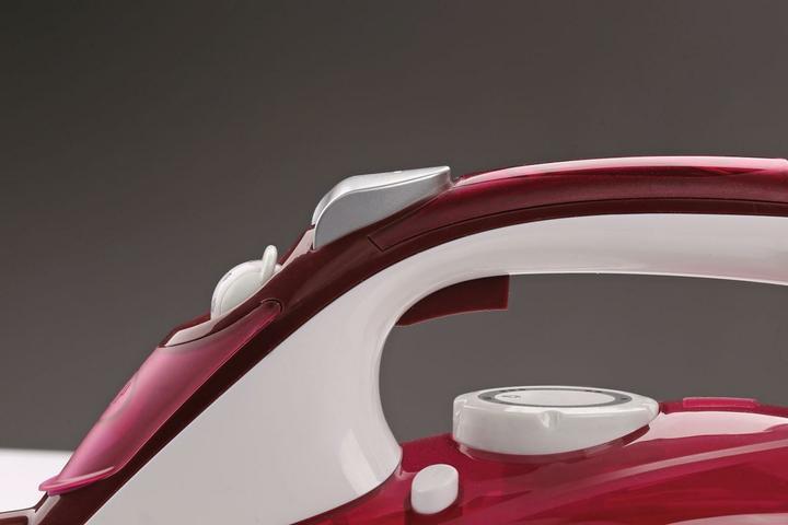 Actual product image Gorenje SIH3000RBC Steam Iron Ceramic Ironing Sole (3000 W, 250 g/min)