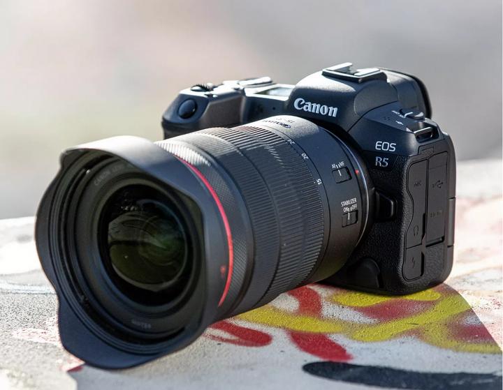 Image du produit Canon EOS R5 Kit (24 - 105 mm, 45 Mpx, Plein format)