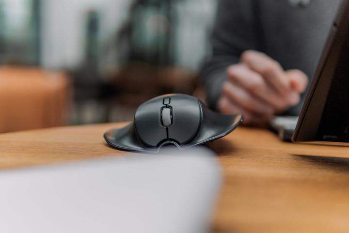 Produktbild Bakker Elkhuizen BakkerElkhuizen Maus HandshoeMouse Shift Large Bluetooth retail (Kabellos)