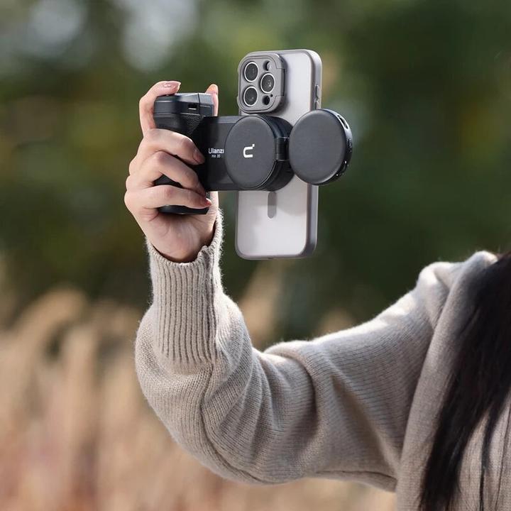 Actual product image Ulanzi MA35 MagSafe Bluetooth Smartphone Camera Shutter and Grip 1