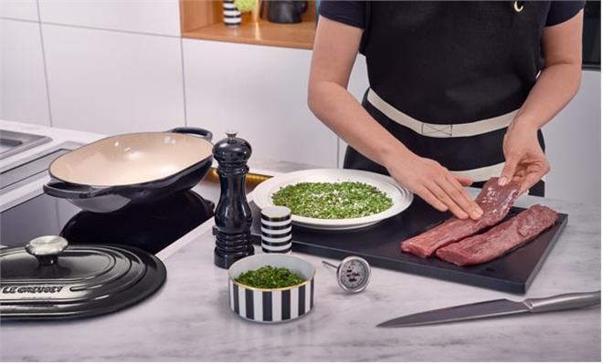 Actual product image Le Creuset Oblong Signature 31cm, oval