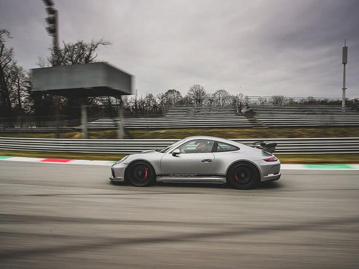 Image du produit Smartbox Driving sensations : 1 tour à bord d'une Porsche 911 GT3 sur l'Autodromo di Monza (1 pers.)