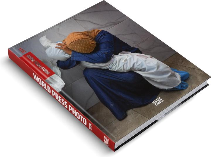 Immagine prodotto World Press Photo Yearbook 2024 (Tedesco, -SYB-, Fondazione World Press Photo, 2024)