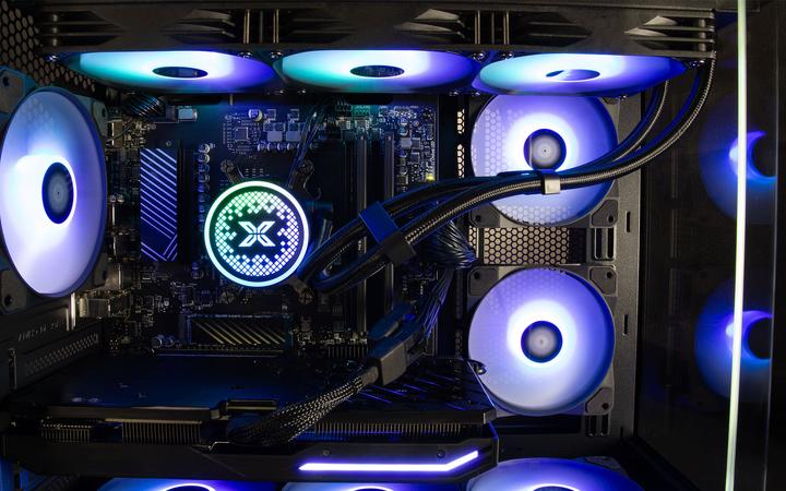 Produktbild Captiva Highend Gaming R90-155 (AMD Ryzen 7 7700X, 32 GB, 1000 GB, GeForce RTX 5070)