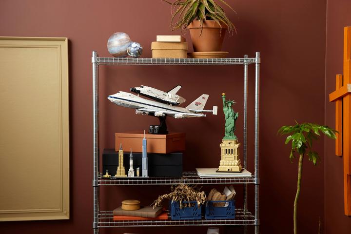 Actual product image LEGO 10360 Spaceshuttle-Transport-Jumbo