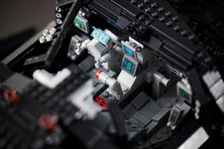 Actual product image LEGO Batmobile Tumbler (76240, LEGO DC, LEGO Rare Sets)