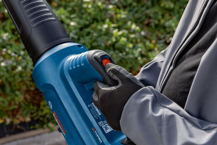 Produktbild Bosch Hausgeräte Akku Sauggebläse GBL 18V-800 06008D2200 (Akkubetrieb, Laubsauger)