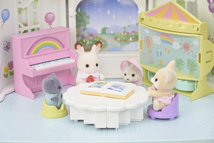 Actual product image Sylvanian Families Adventure kindergarten "Sonnenschloss"