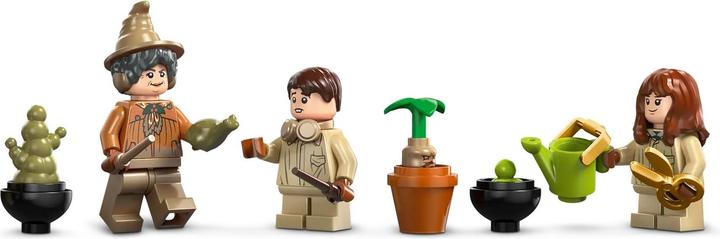 Actual product image LEGO Schloss Hogwarts: Kräuterkundeunterricht (76445, LEGO Harry Potter)