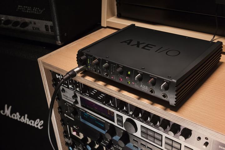 Actual product image IK Multimedia Axe I/o Solo (6.3mm jack)