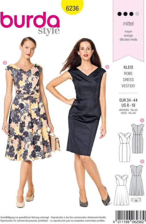 Modello Abito con effetto wrap