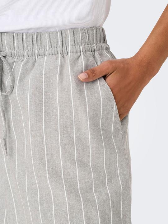 Produktbild JdY Locker geschnitten Mittlere Taille Shorts Shorts (M)
