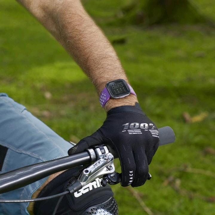 Produktbild Hama Silikon-Sportarmband für Fitbit Versa2/Versa/Versa Lite, lila/grau, univ. (Silikon, Rostfreier Stahl)