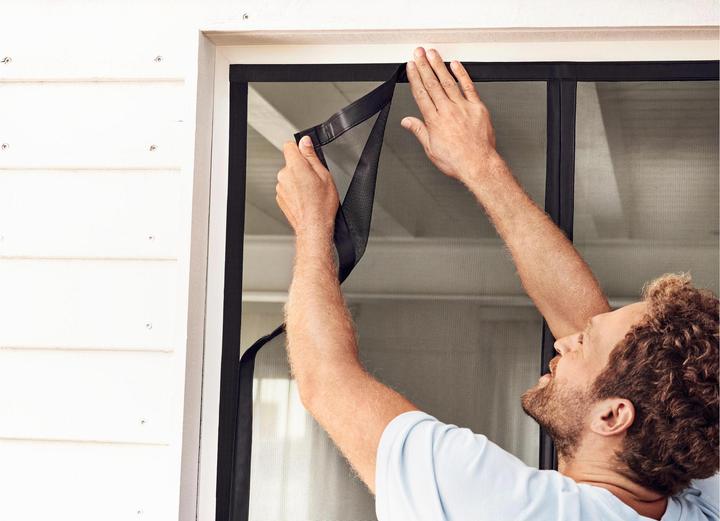 Image du produit tesa Moustiquaire magnétique pour portes de balcon et de terrasse, à fermeture automatique, montage sans (80 x 200 cm)