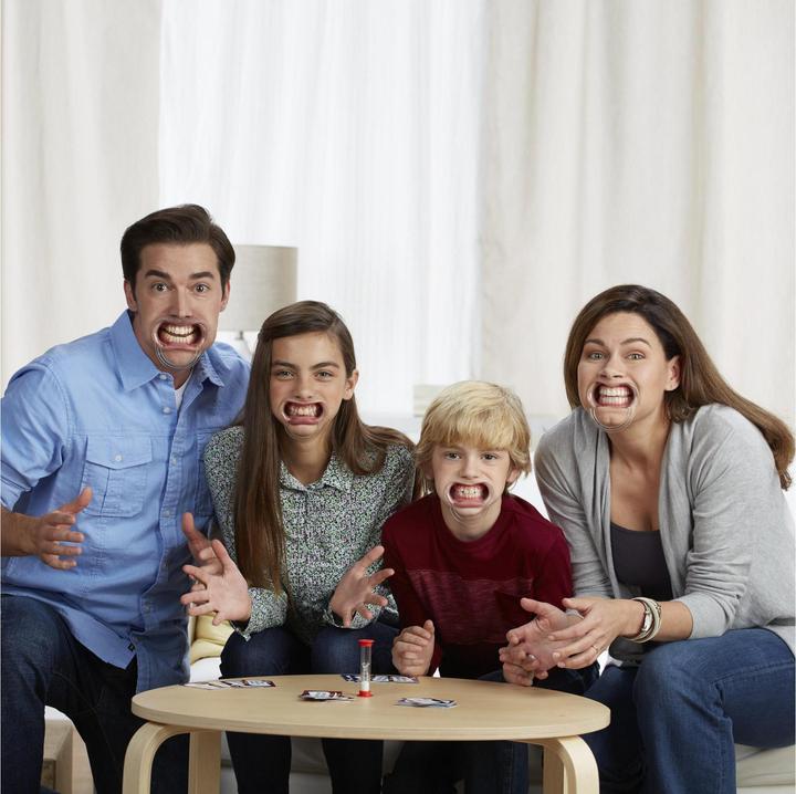 Produktbild Hasbro Gaming Klartext Familienedition (Deutsch)