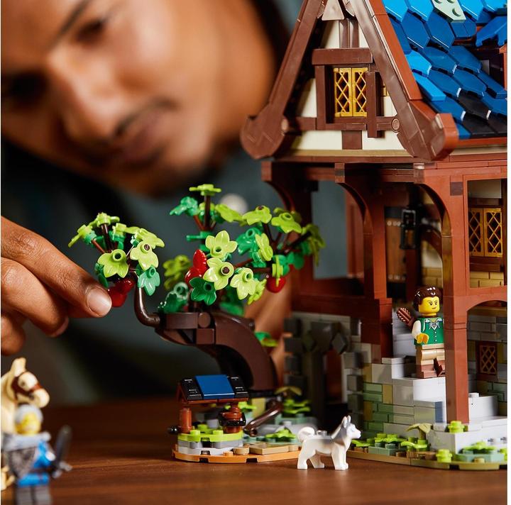 Actual product image LEGO Medieval forge (21325, LEGO Ideas, LEGO Rare Sets)