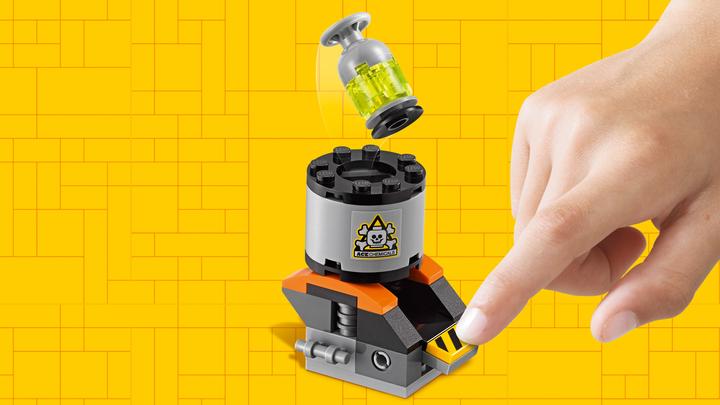 Actual product image LEGO Batman Movie The Bane Poison Truck (70914, LEGO DC)
