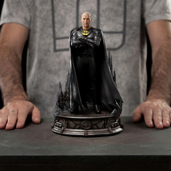 Produktbild Iron Studios DC Comics The Flash Movie statuette 1/10 Art Scale Batman 23 cm