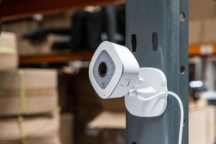 Produktbild Arlo Q Plus VMC3040S (1920 x 1080 Pixels)