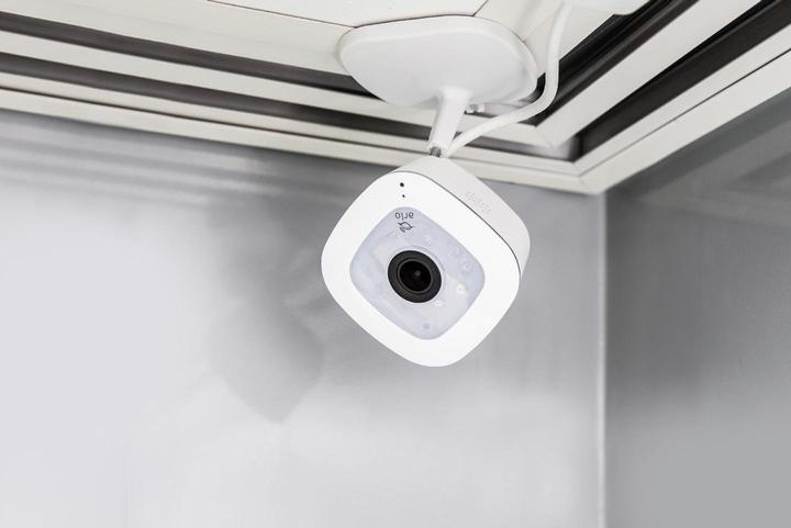 Produktbild Arlo Q Plus VMC3040S (1920 x 1080 Pixels)