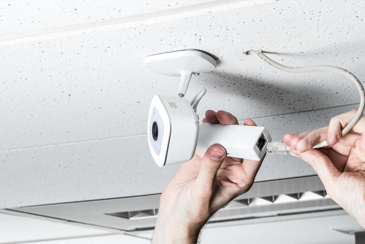 Produktbild Arlo Q Plus VMC3040S (1920 x 1080 Pixels)