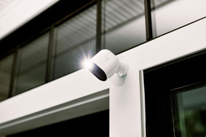 Actual product image Arlo Pro 3 Spotlight, add-on camera white (2560 x 1440 Pixels)