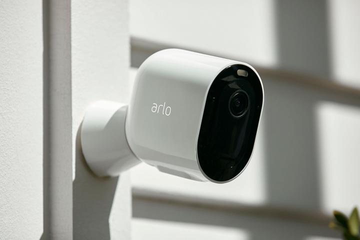 Produktbild Arlo Pro 3 Spotlight Kamera, 4er Set weiss (2560 x 1440 Pixels)