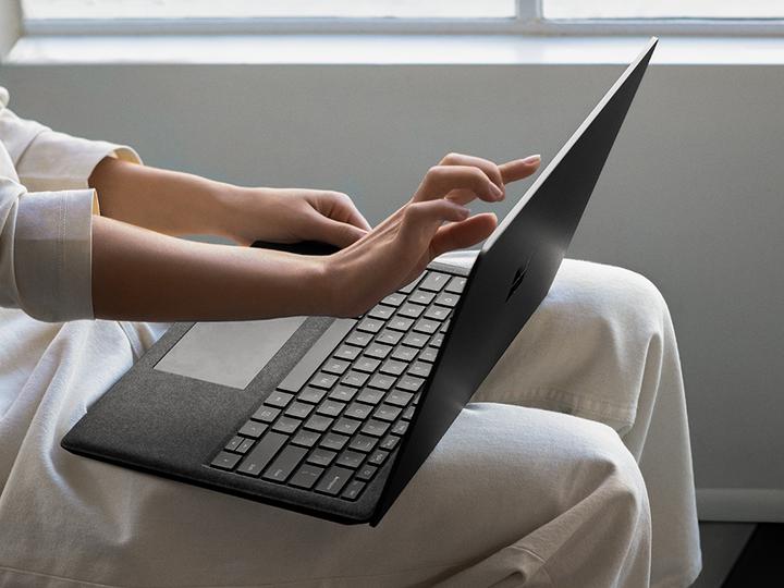 Actual product image Microsoft Surface Laptop 2 (13.50", Intel Core i7-8650U, 8 GB, 256 GB, DE)