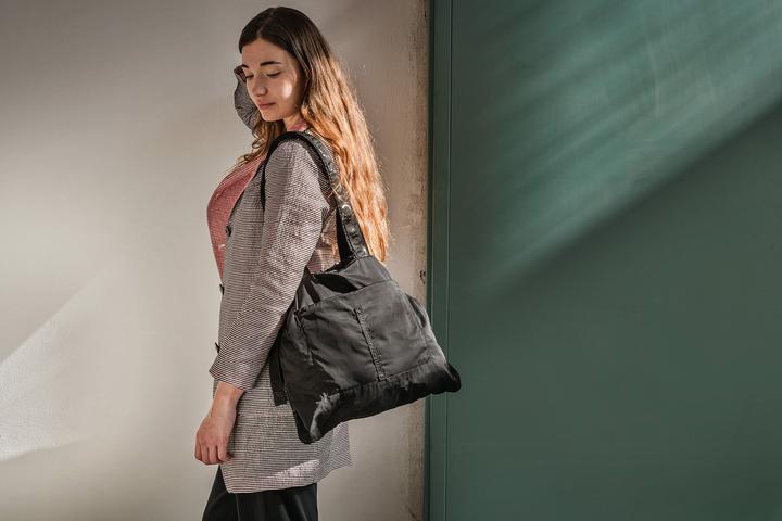 Actual product image Tucano BLMOSH-BK shopping bag Black Pouch