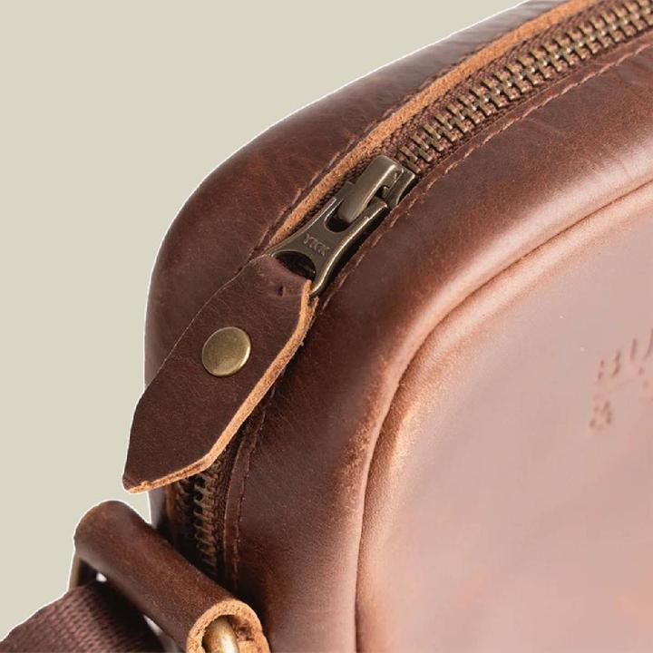 Produktbild Buckle & Seam Leder Crossbody Bag Runner Braun/Dots